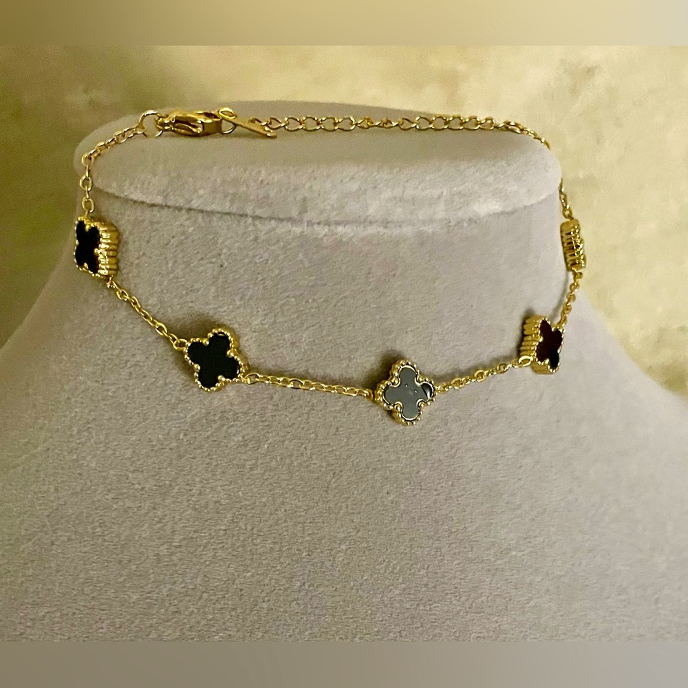 Beautiful Stainless Steel Black Baby Clover Bracelet, NWOT!